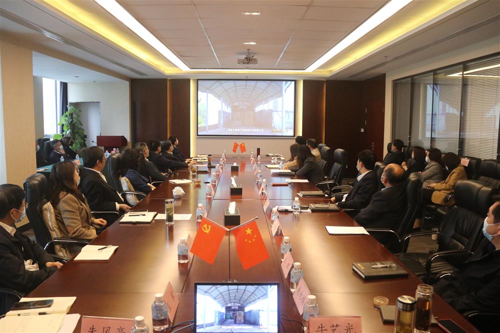 筑牢黨員干部廉潔思想防線！濟(jì)南產(chǎn)發(fā)集團(tuán)組織觀看警示教育片